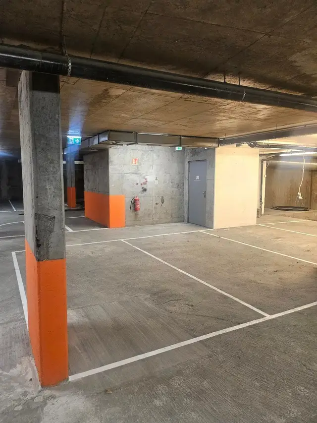 P-plass i lukket garasjeanlegg, mulighet for elbillader